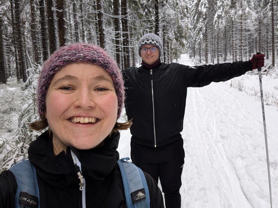 Běžky znovu aneb Adél zjišťuje, že Martin už krásy zimních sportů objevil a teď zrychluje.
